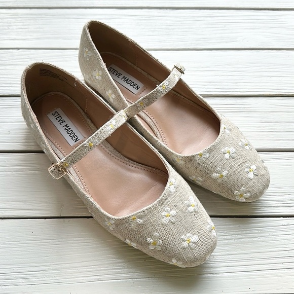 Steve Madden Vinetta Flat Mary Jane Embroidered Daisies size 7.5 - Picture 1 of 6